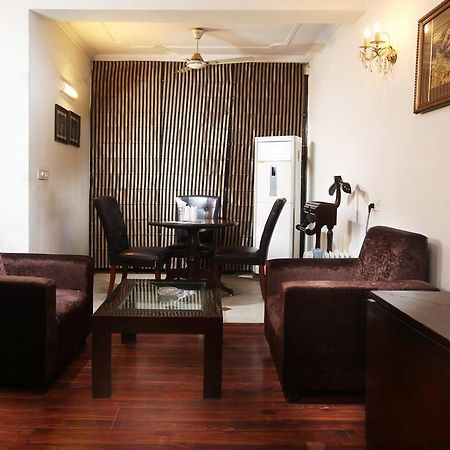 Oyo 358 Sarojini Nagar Otel Yeni Delhi Dış mekan fotoğraf