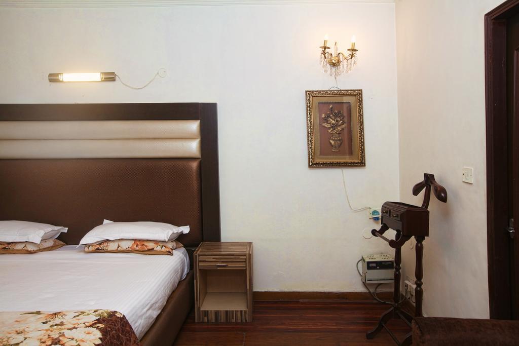 Oyo 358 Sarojini Nagar Otel Yeni Delhi Dış mekan fotoğraf