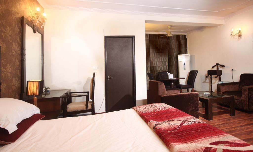 Oyo 358 Sarojini Nagar Otel Yeni Delhi Dış mekan fotoğraf