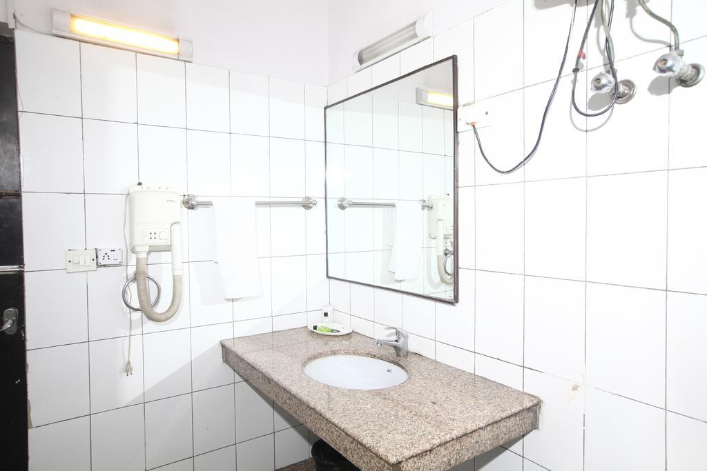 Oyo 358 Sarojini Nagar Otel Yeni Delhi Dış mekan fotoğraf