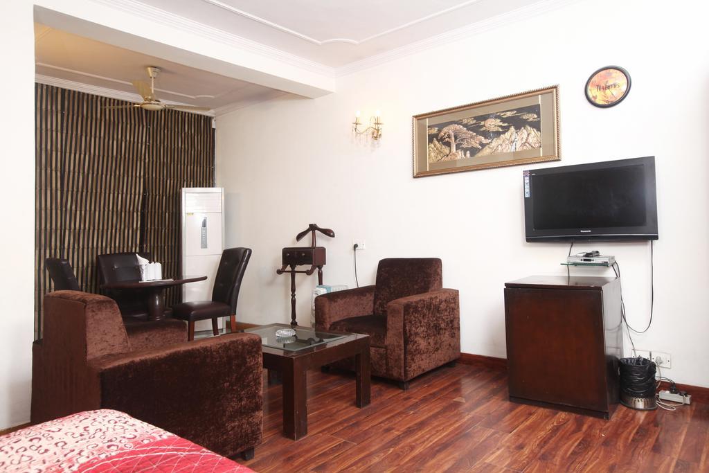 Oyo 358 Sarojini Nagar Otel Yeni Delhi Oda fotoğraf