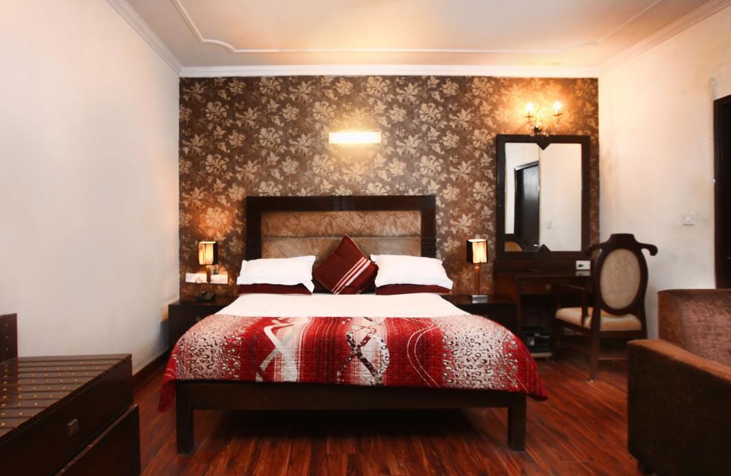 Oyo 358 Sarojini Nagar Otel Yeni Delhi Oda fotoğraf