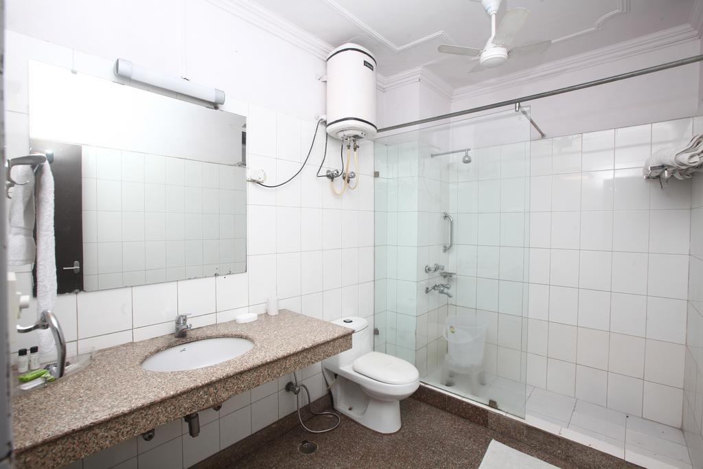 Oyo 358 Sarojini Nagar Otel Yeni Delhi Dış mekan fotoğraf