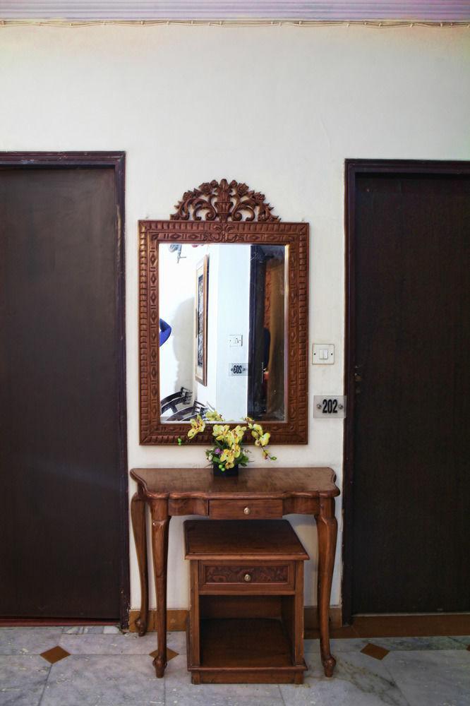 Oyo 358 Sarojini Nagar Otel Yeni Delhi Dış mekan fotoğraf