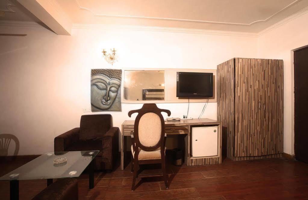 Oyo 358 Sarojini Nagar Otel Yeni Delhi Dış mekan fotoğraf