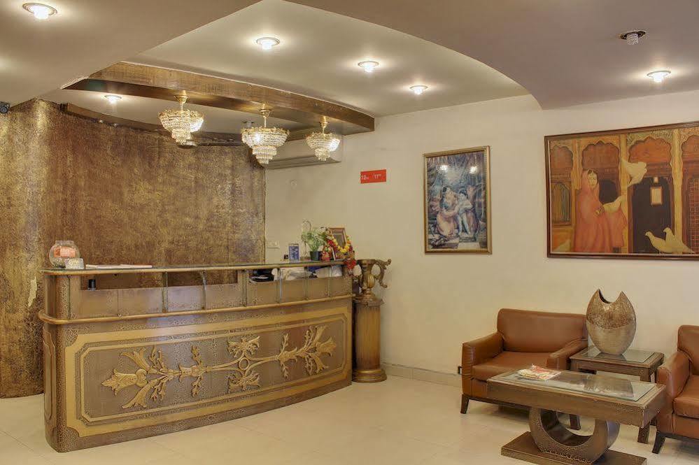 Oyo 358 Sarojini Nagar Otel Yeni Delhi Dış mekan fotoğraf