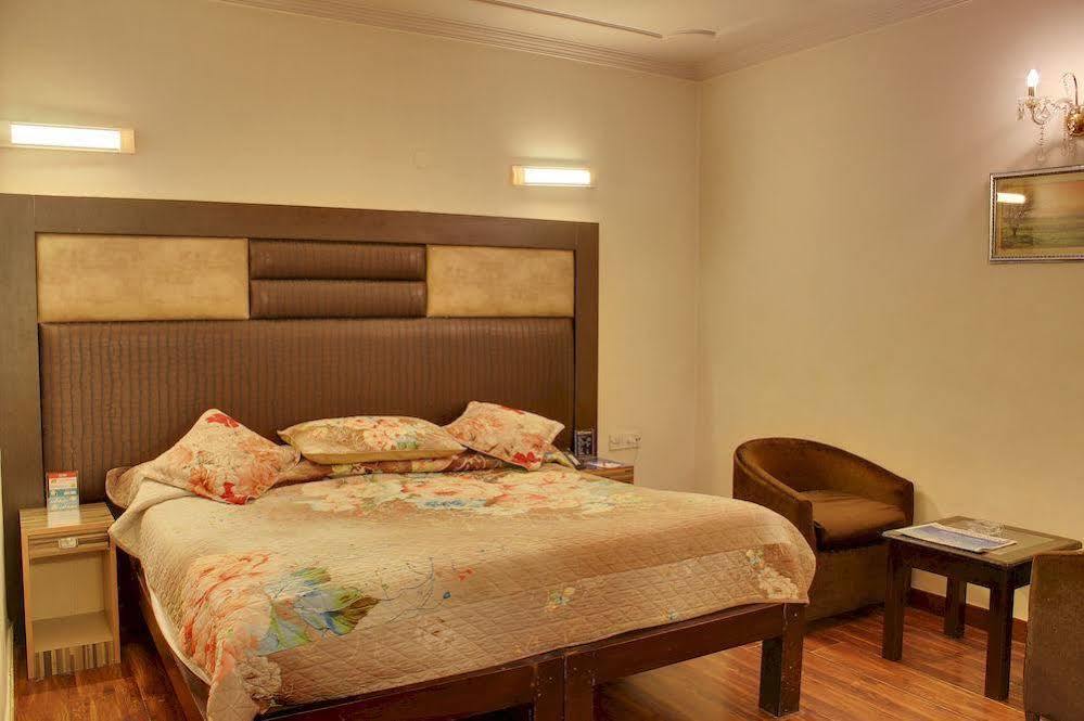 Oyo 358 Sarojini Nagar Otel Yeni Delhi Dış mekan fotoğraf